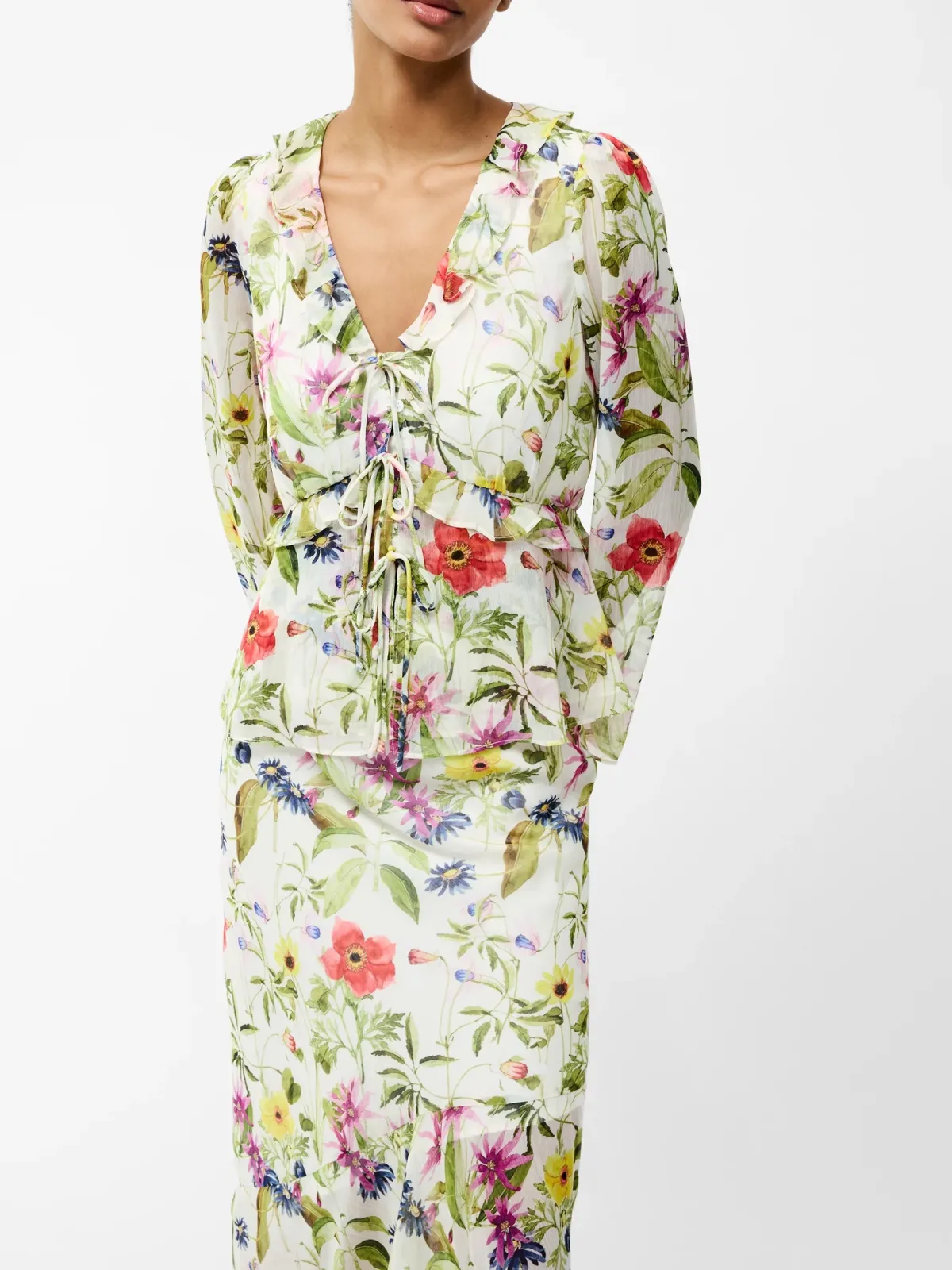 Lightweight Pleated V-Neck Tie Long Sleeve Shirt