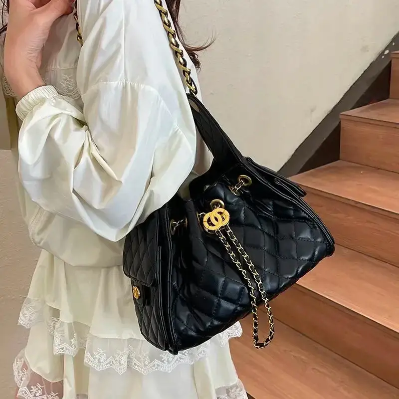 Timeless Luxury: Black Genuine Leather Large-Capacity Handbag