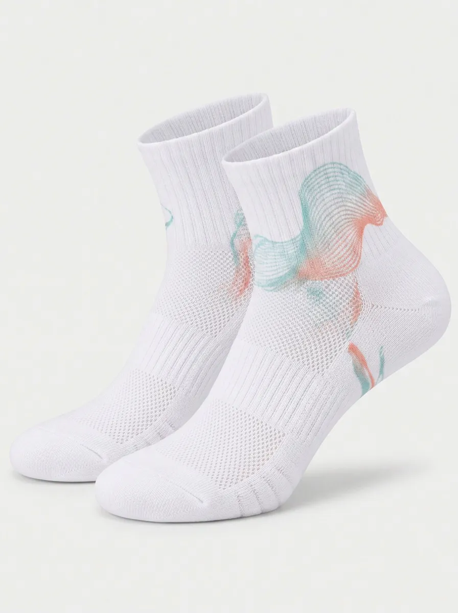 White Scenic Wave Graphic Sport Ankle Socks