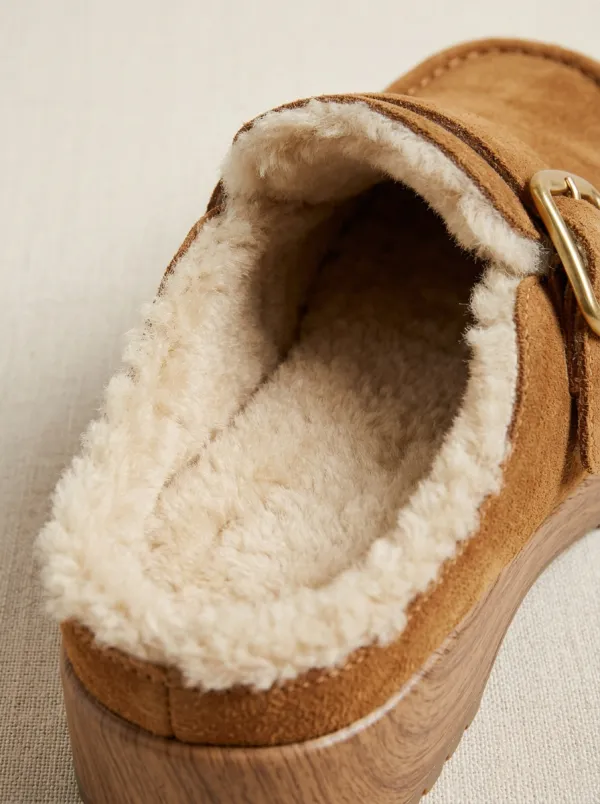 Women's Rugged Faux Fur Lined Buckle Detail Clog Style Winter Suede Wood Sole Loafers