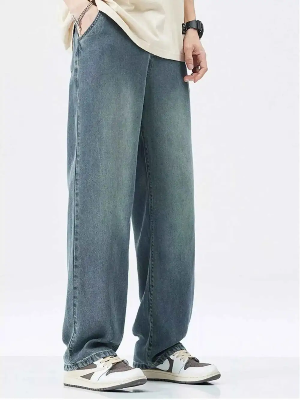 Relaxed Fit Wide Leg Vintage Wash Jeans