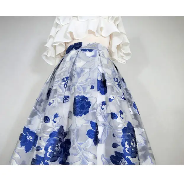 Roomy Outing Embroidered Flared Skirt