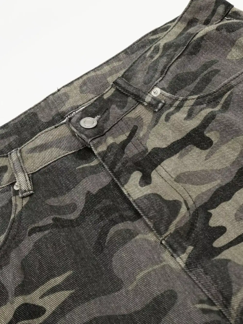Relaxed Men's Camouflage Cargo Pants