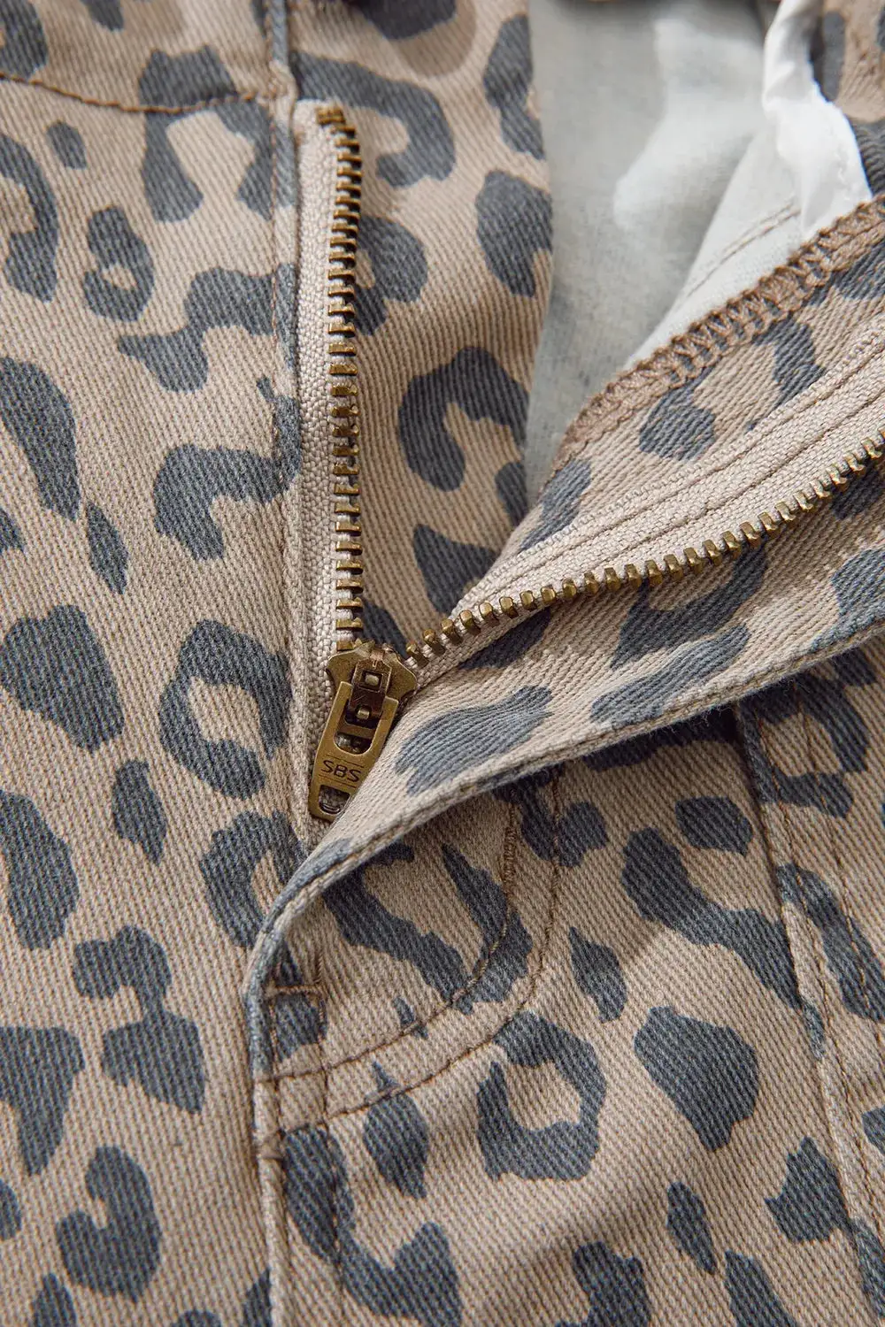 Leopard Printed Drawstring Waist Pocketed Wide Leg Jeans