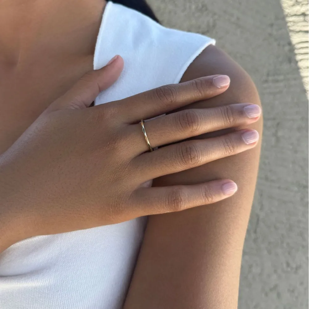 Refined Band Fashion Ring