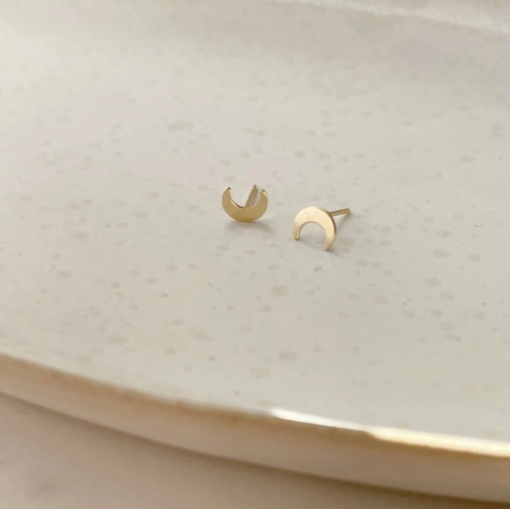 Textured Minimal Gem Stud Earrings