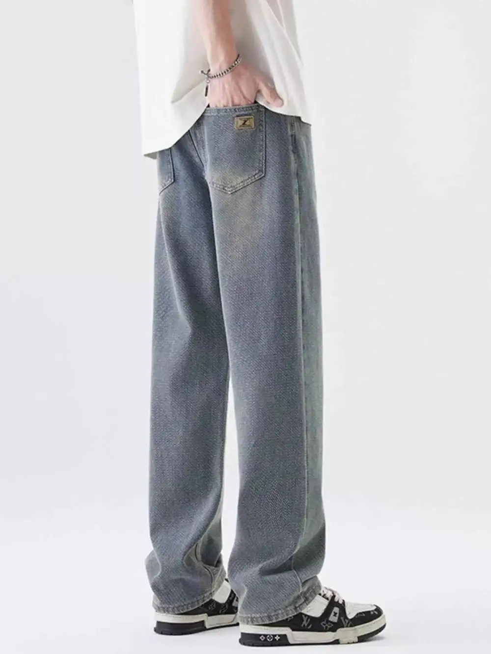 Relaxed Wide Leg Jeans