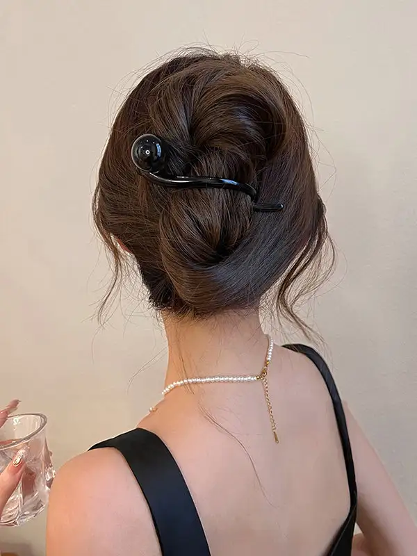 Streamlined Geometric Hair Clip
