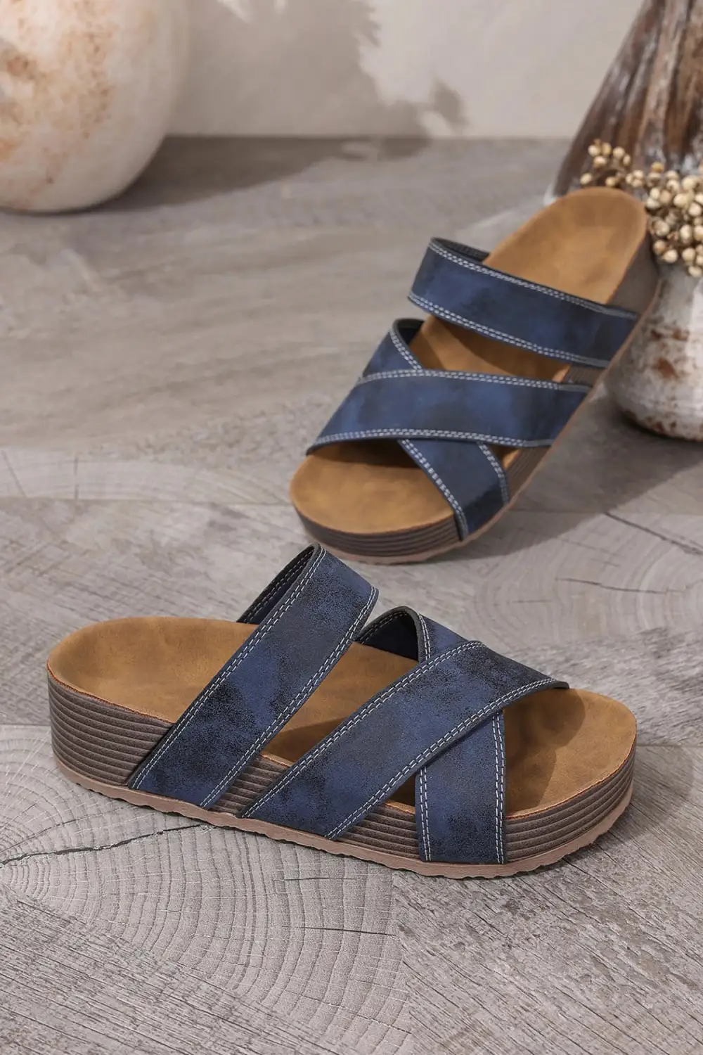 Distinctive Contrast Stitch Crossband Platform Sandals