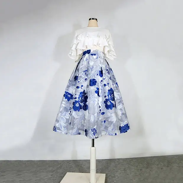Roomy Outing Embroidered Flared Skirt