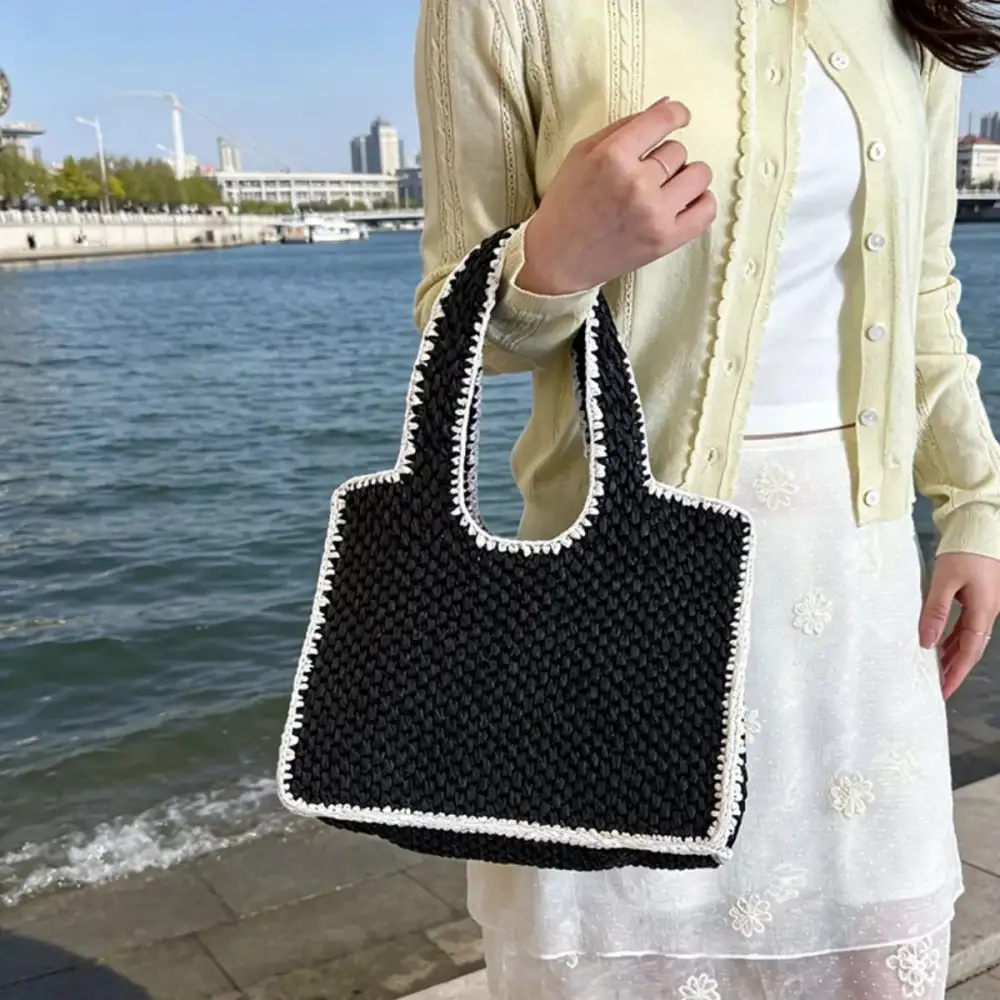Women's Woven Straw Handbag