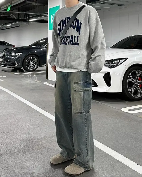 Washed Loose Fit Cargo Jeans