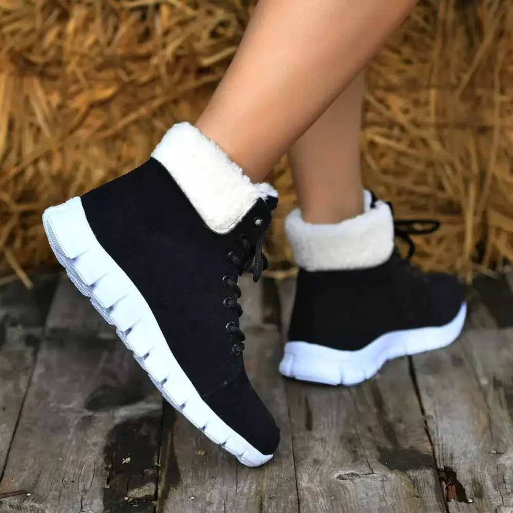 Lace-Up Round Toe Boots