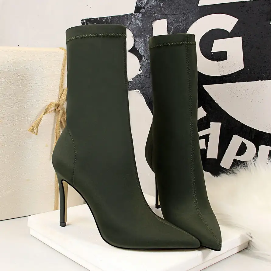 Contemporary Pointed-Toe Classic Pumps