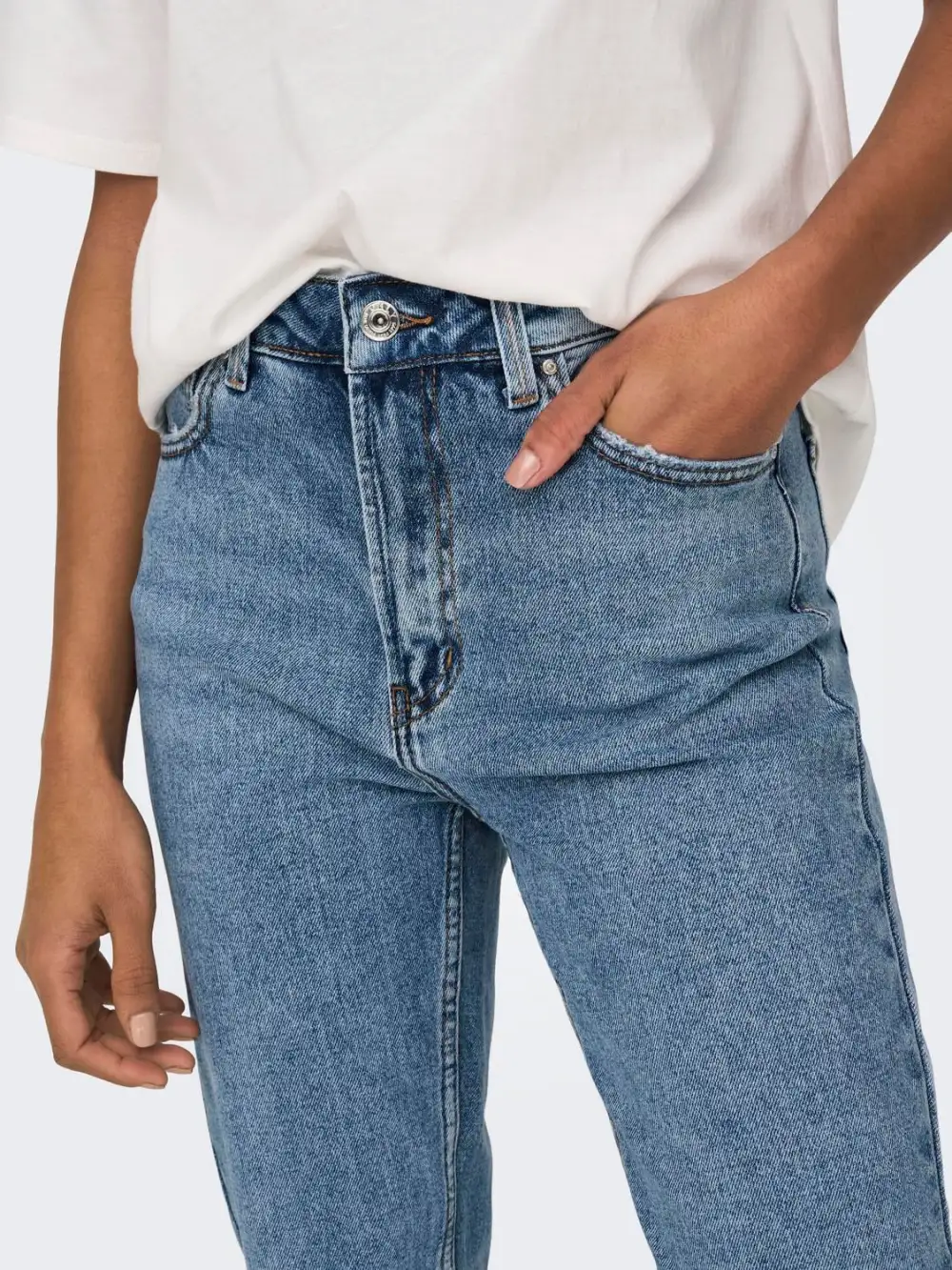 Essential Contemporary Everyday Classic Jeans