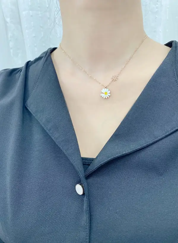 Daisy Fleabane Necklace