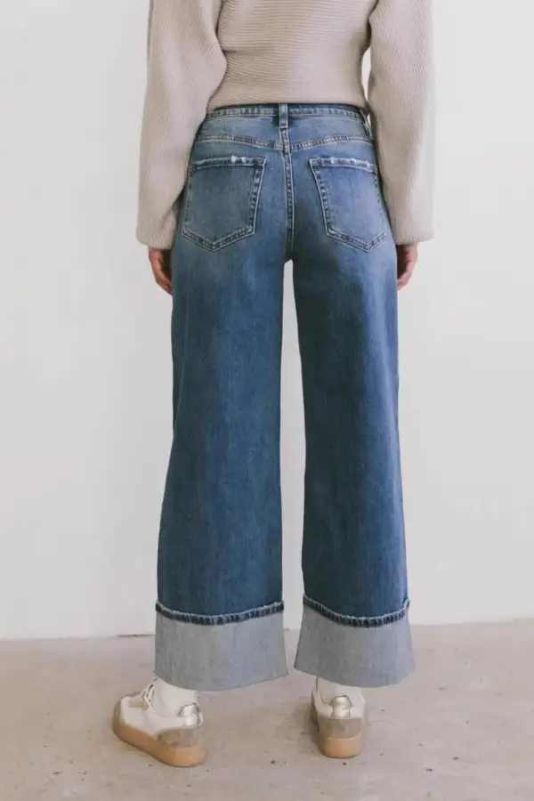 Versatile Straight Leg Pocketed Denim Jeans