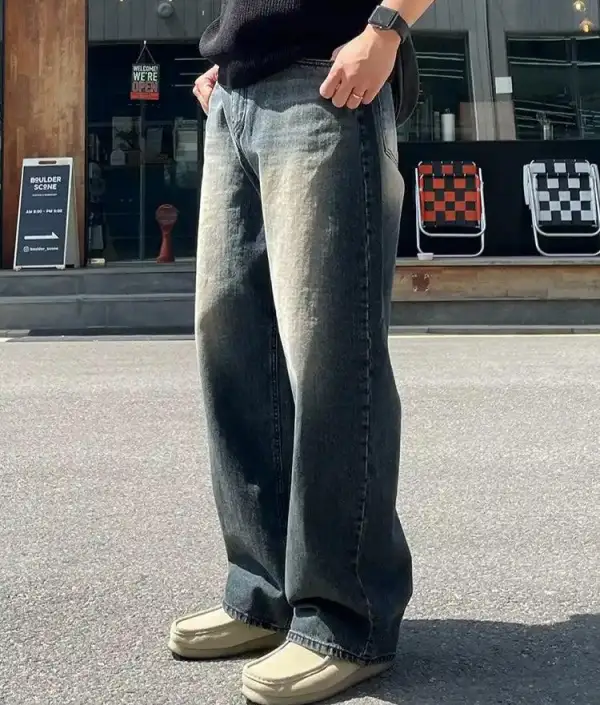 Fade Thigh Highlight Straight Leg Jeans