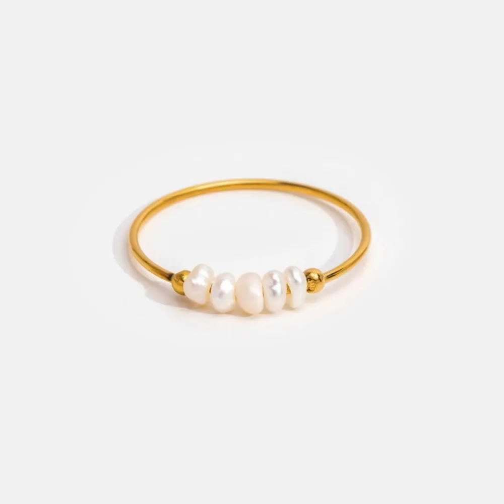 Minimal Pearl Twisted Ring