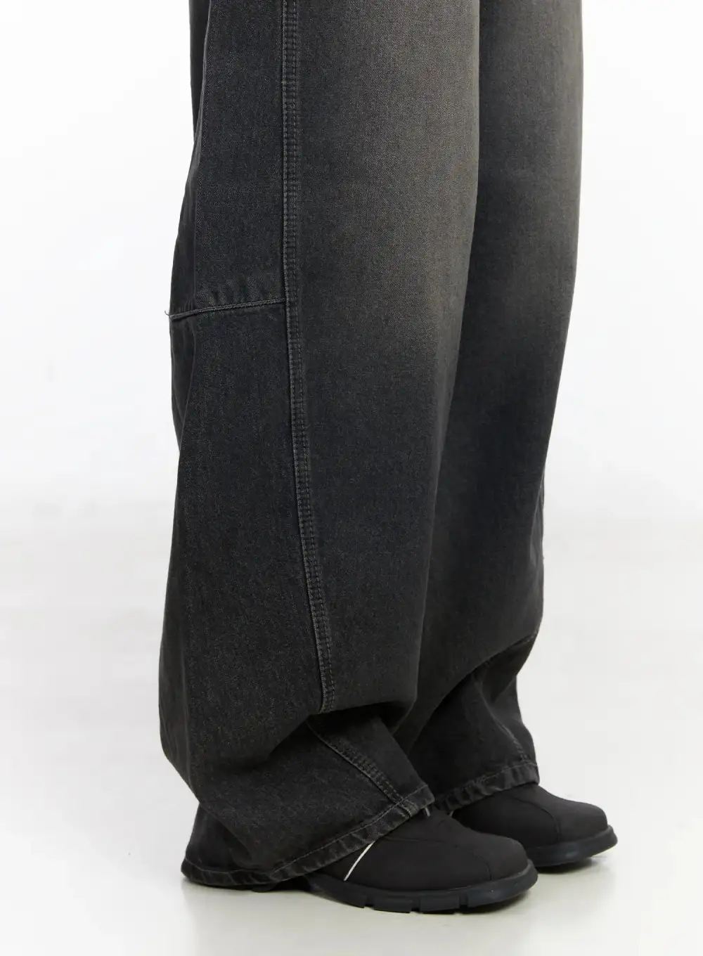 Pocketed Contemporary Baggy Jeans