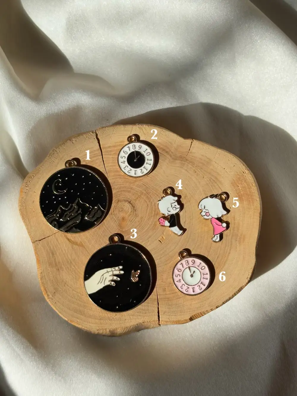 Mixed Motif Charm