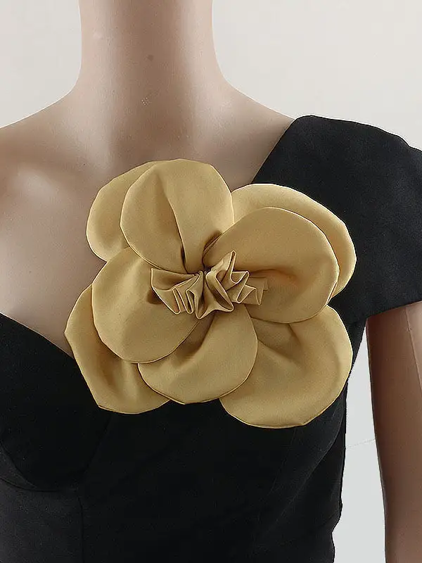 Sculpted Bloom Accent Brooch