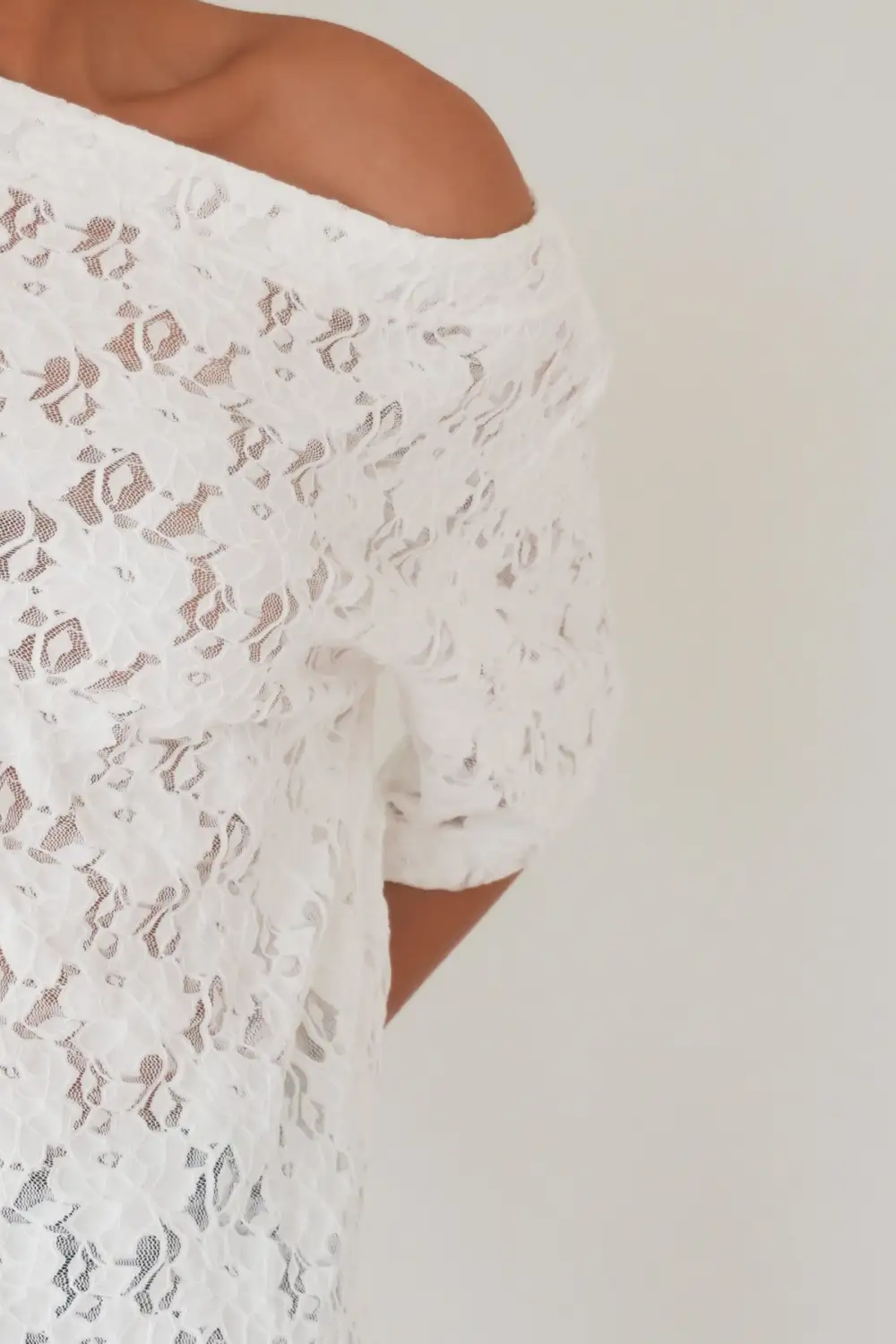 Cropped Lace Essential Casual Tee