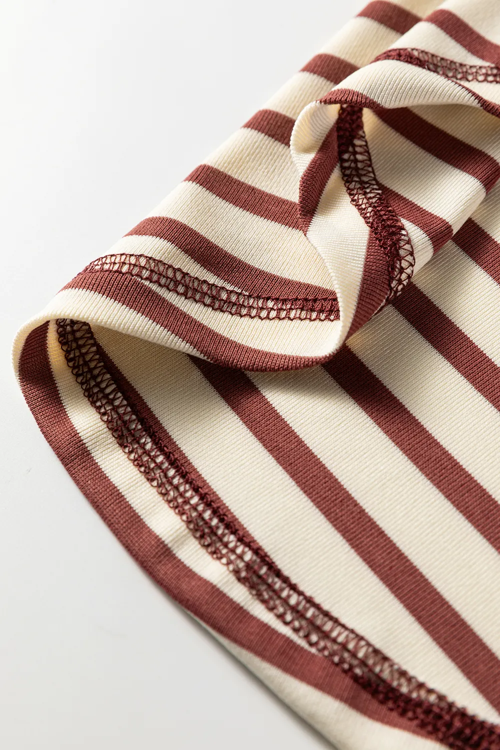 Red Stripe Half Buttons Round Tee