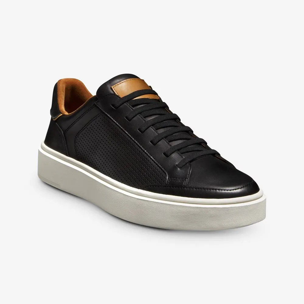 Plain Modern Look Sneaker