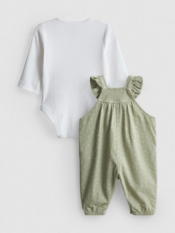 0-18mths | Bodysuit and Corduroy Dungarees Newborn Set detail 1