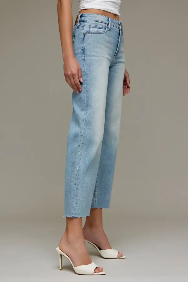Women's Stretch Cropped Straight-Leg Jeans