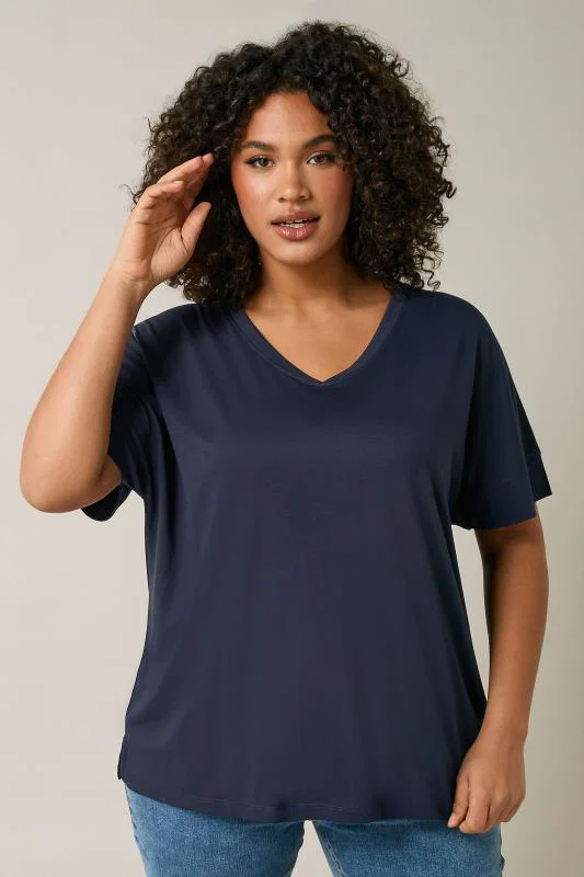 ESSENTIAL 2 PACK Curve Navy Blue & White V-Neck Modal Rich T-Shirts detail 2