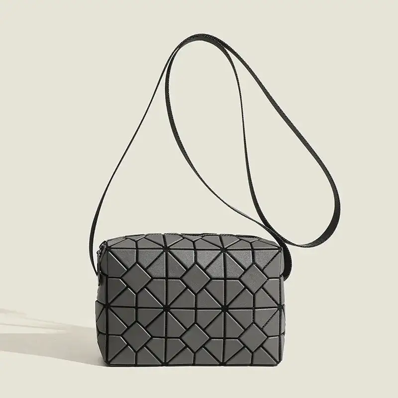 Chic Everyday: Casual Flap-Closure Crossbody Bag