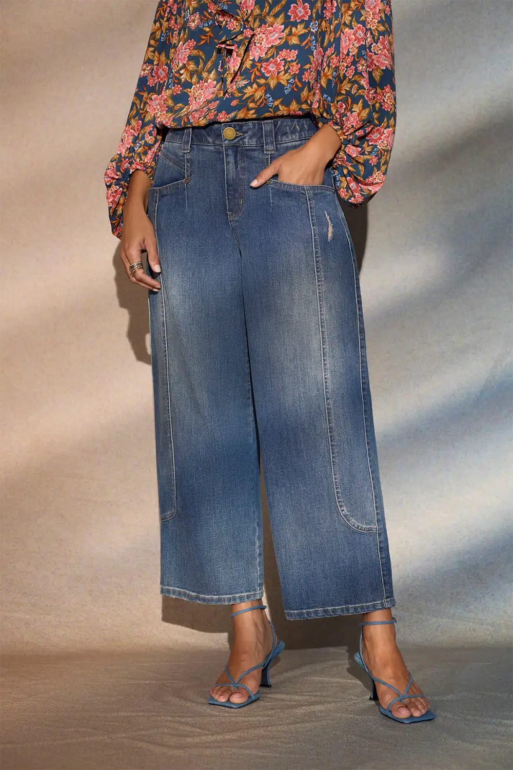 High Rise V-pocket Barely Barrel Jeans Front Panels