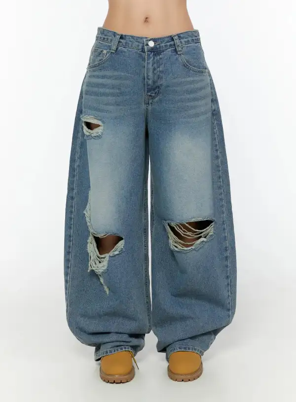 Wide-Fit Rip Jeans