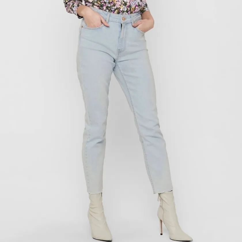 Classic Cropped Everyday Jeans