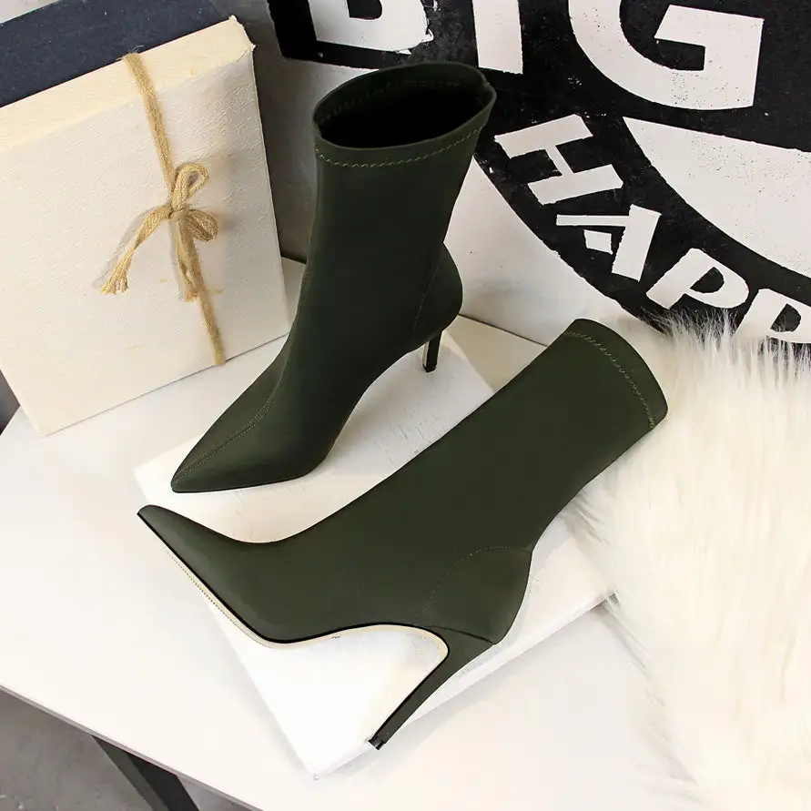 Contemporary Pointed-Toe Classic Pumps