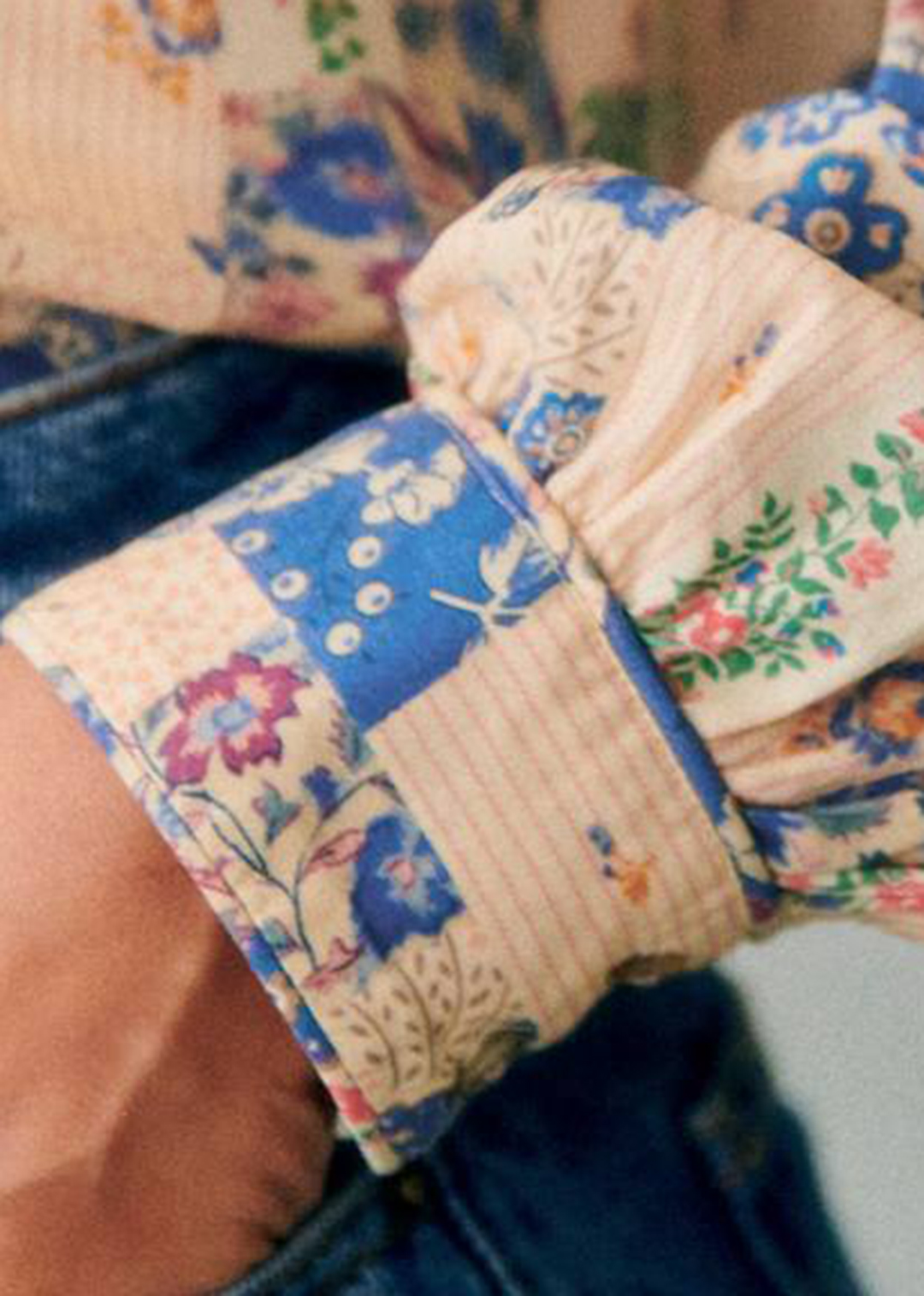 Short-Sleeved Intellectual Embroidered Shirt