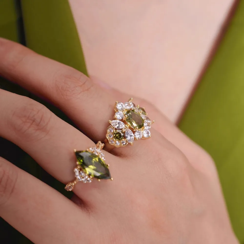 ✨ A little green. A lot of glamour. Designed with striking olive-green stones and sparkling accents, these statement rings bring an elegant vintage touch to any look. 💚