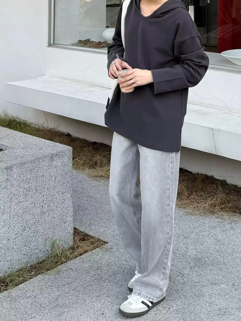 Light Wash Straight Cut Jeans