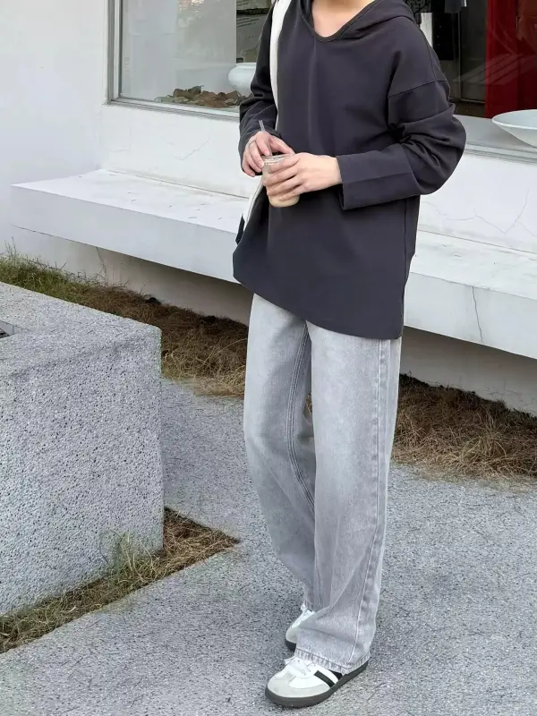 Light Wash Straight Cut Jeans