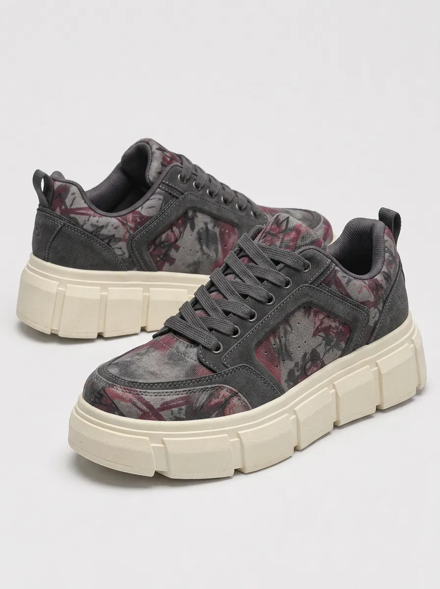 Men's Low Key Streetwear Graffiti Abstract Patterned Bold Skate Shoes
