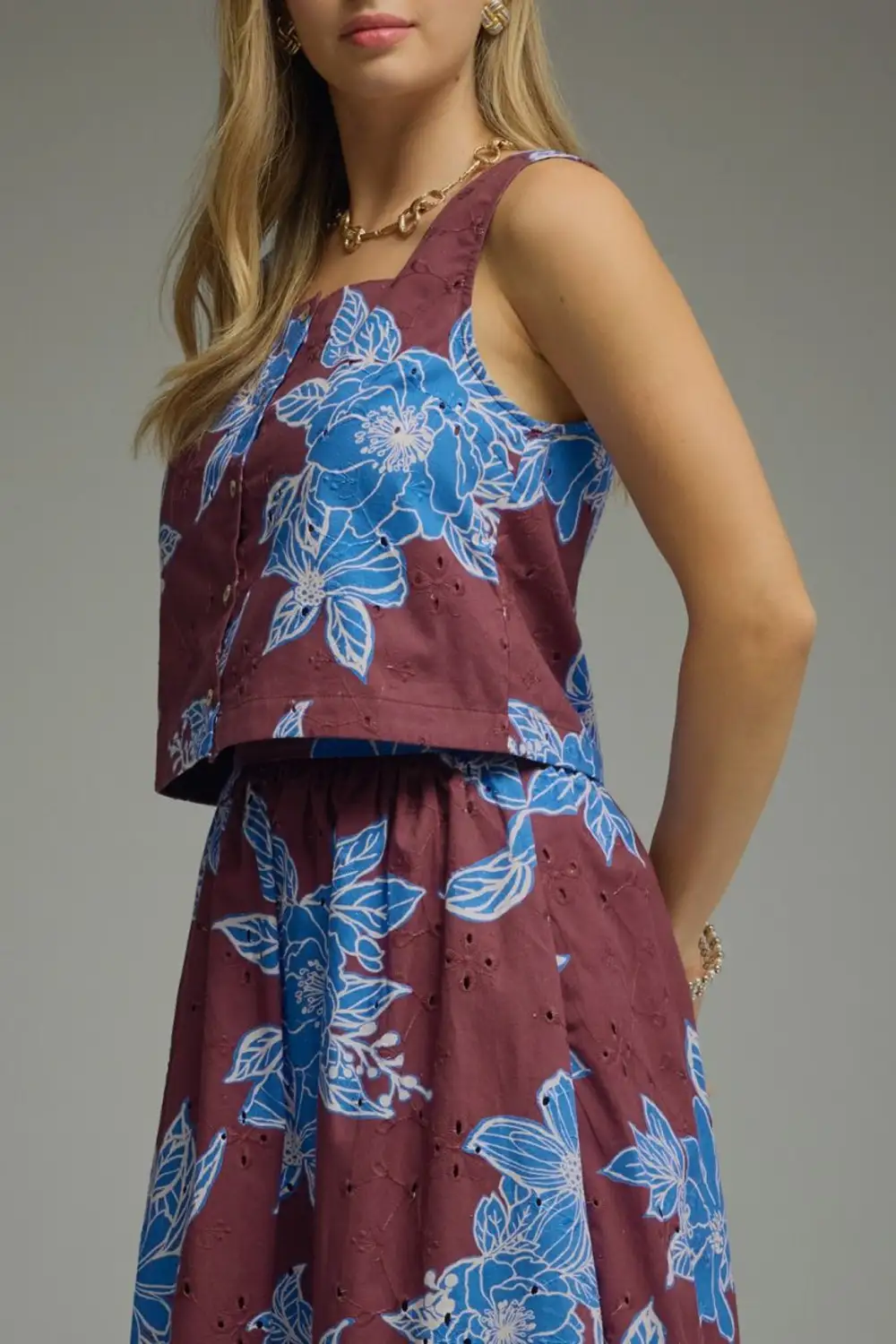 Floral Embroidered Button Front Cropped Tank Top