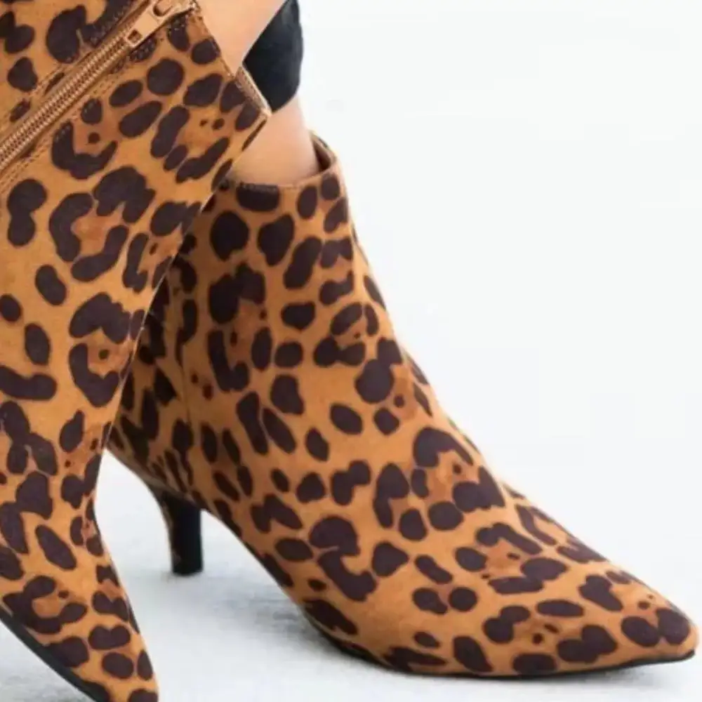 Refined Pointed Toe Kitten Heel Boots
