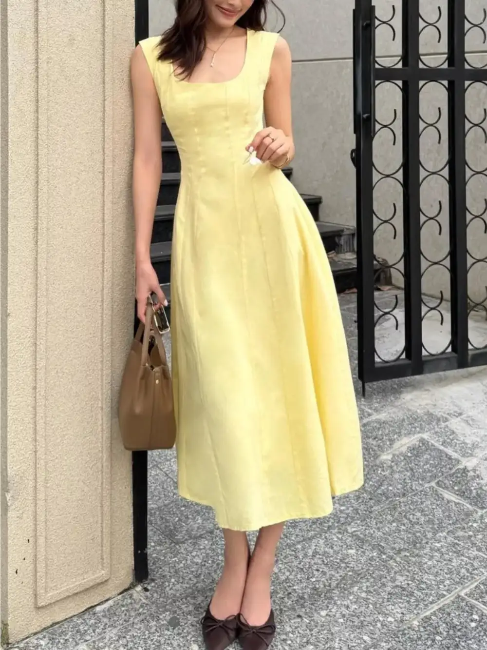Sleeveless Scoop Neck A-Line Midi Dress