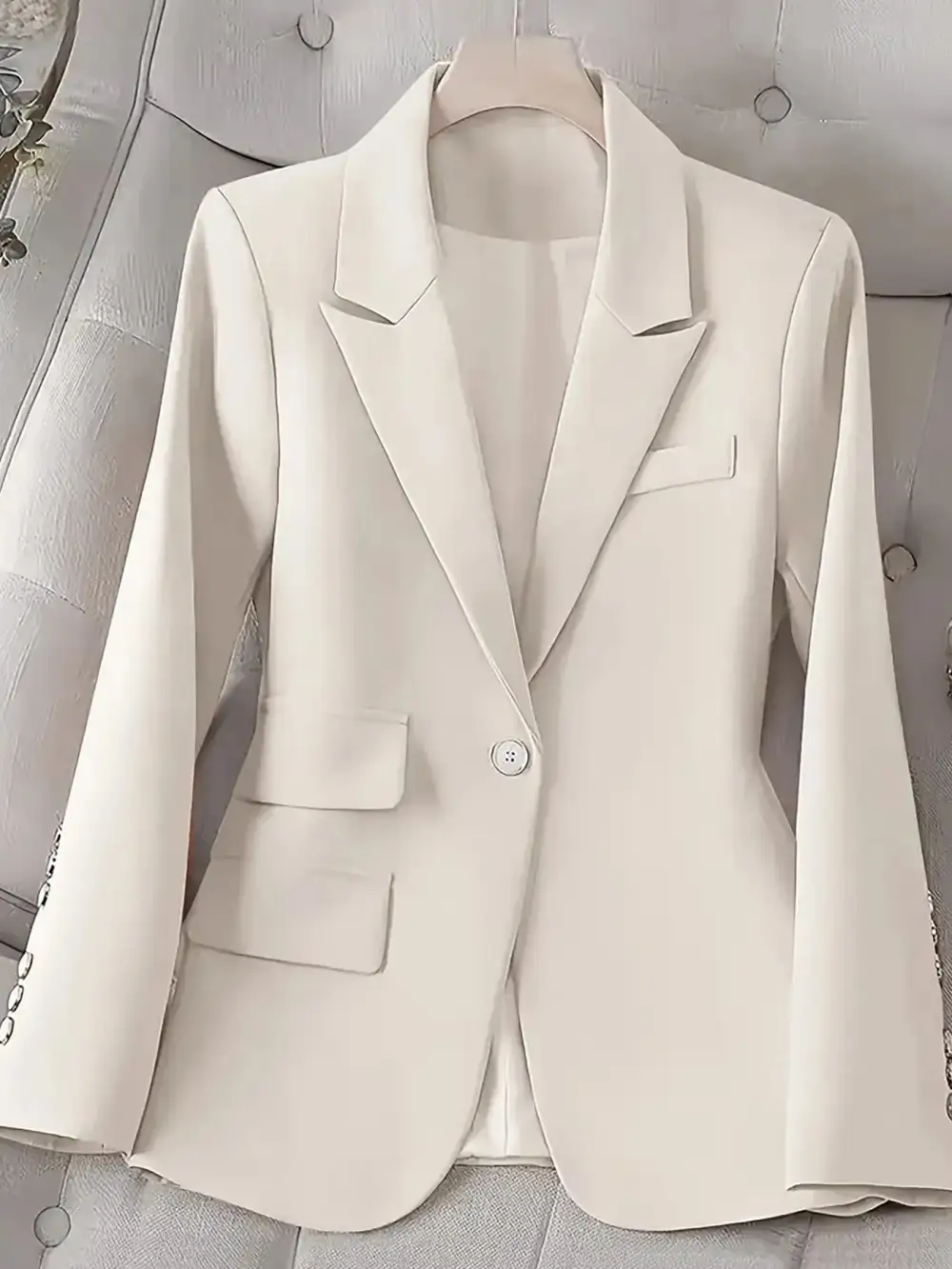 Streamlined Single-Button Long-Sleeve Blazer
