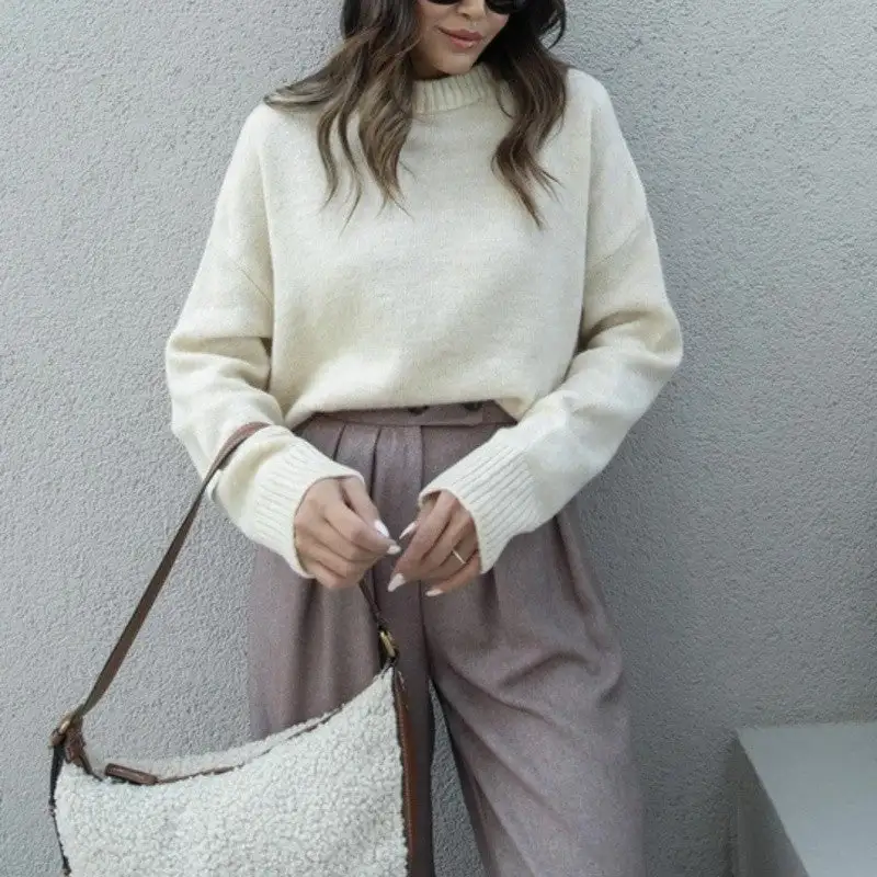 Sculpted Women's Round-Neck Relaxed Sweater