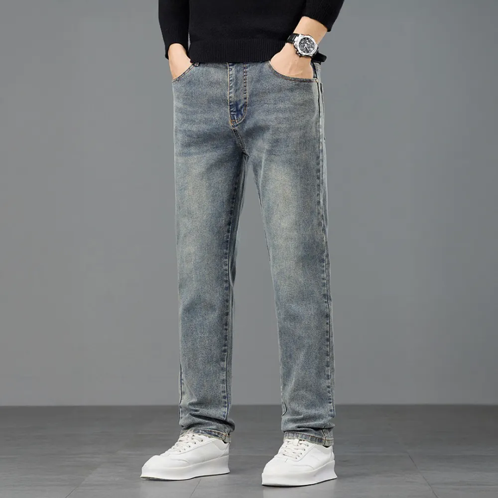 Clean Straight Fit Jeans