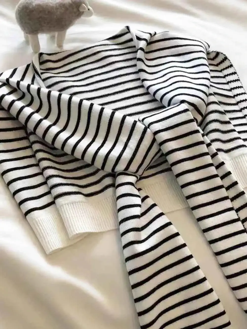 Striped Contrast Knit Scarf