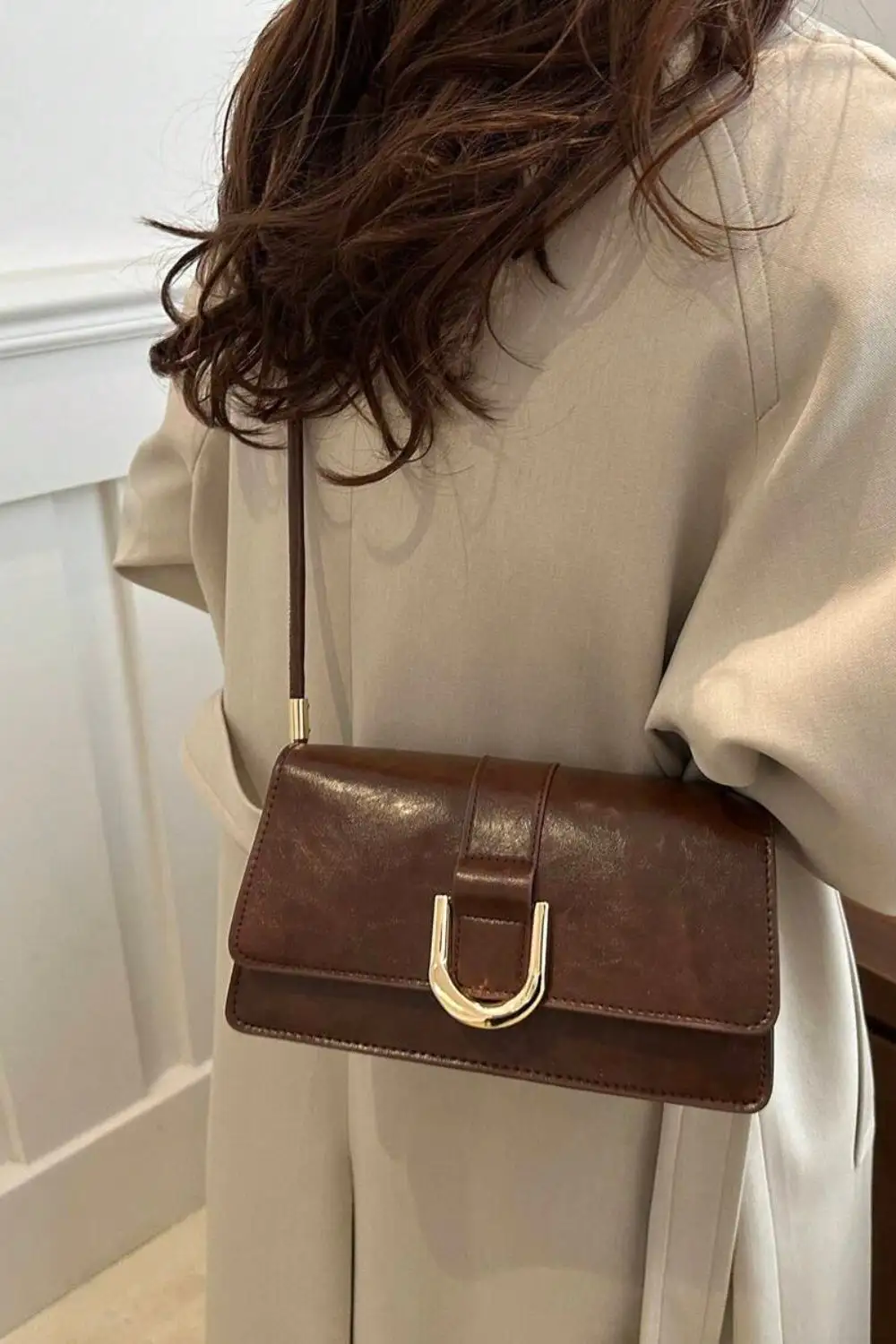 Small Square PU Leather Crossbody Bag – Colorful Detail & Anti-Theft Flap Closure